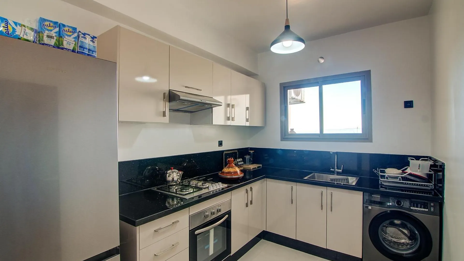 Modern Beachfront Apartment With Sea View 阿加迪尔