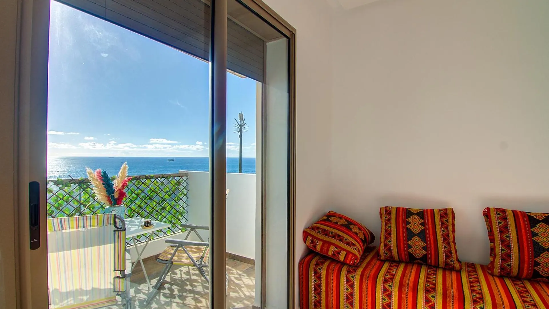Modern Beachfront Apartment With Sea View Αγκαντίρ