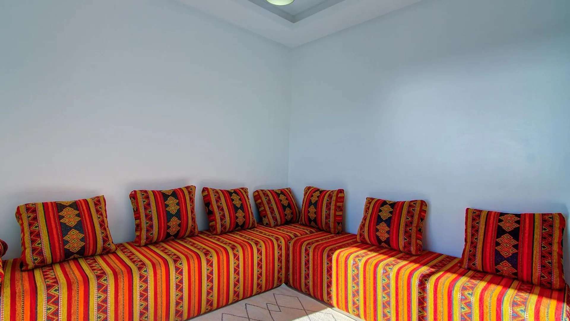 Modern Beachfront Apartment With Sea View Αγκαντίρ